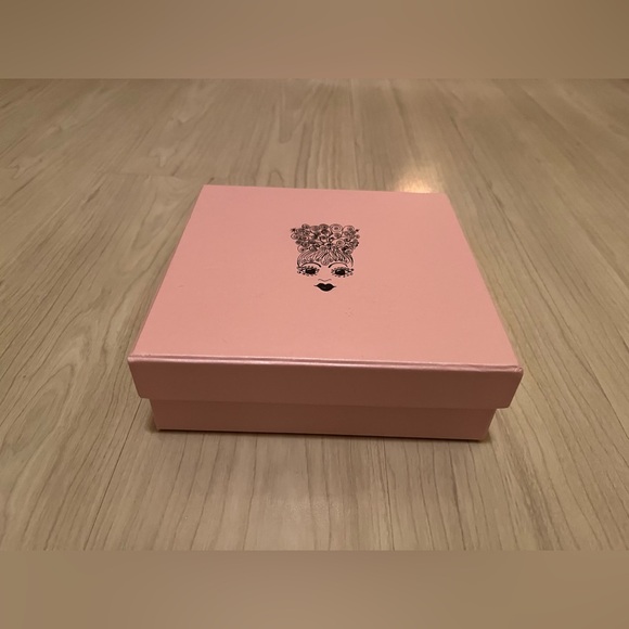 TARINA TARANTINO for HELLO KITTY LOLITA CAMEO BRACELET 🍓NWT💕 VERY RARE - Picture 8 of 9